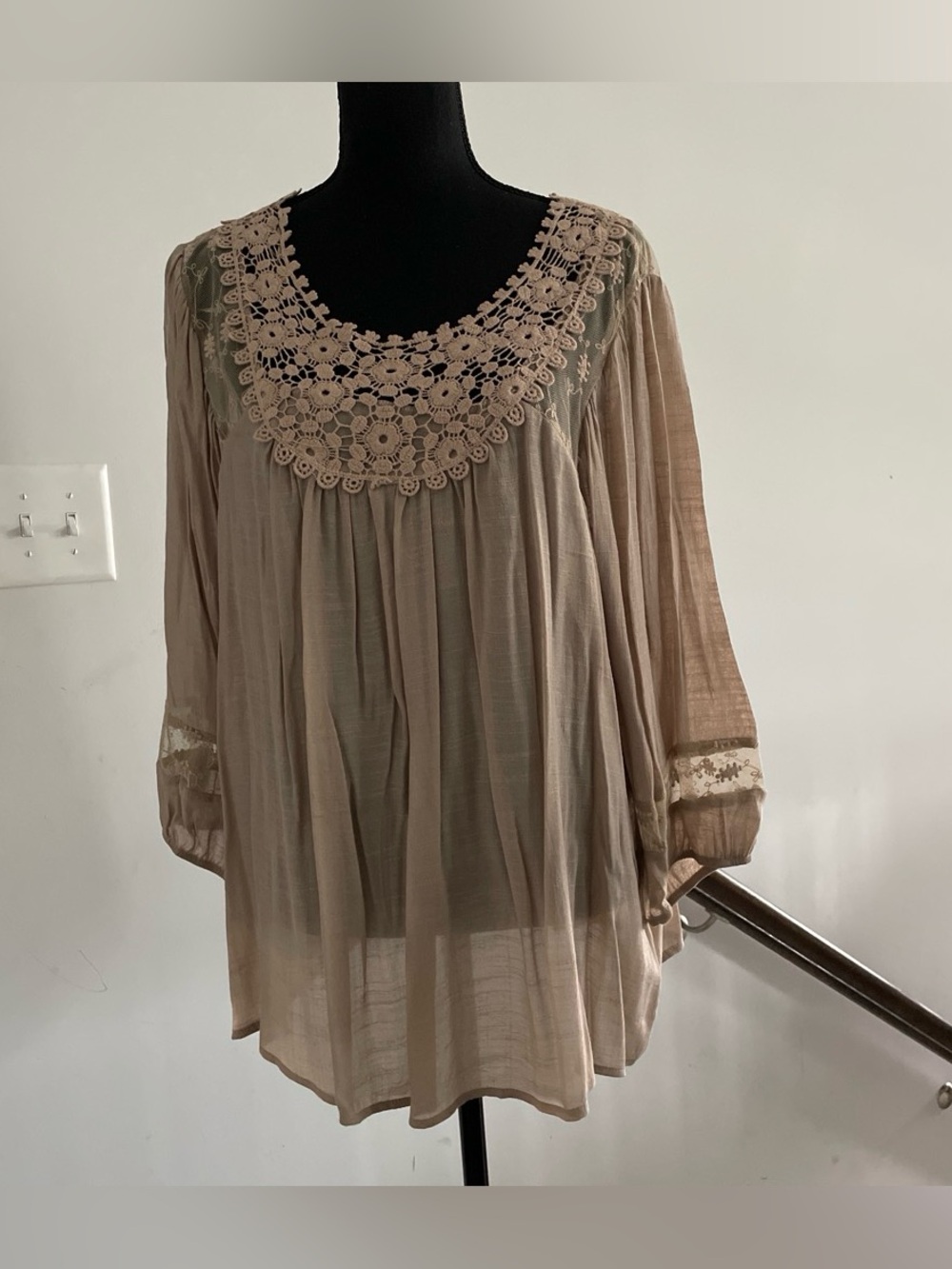 New Directions Boho Style Lace Tunic Size XL Taupe Peasant Free Flowing Romantic